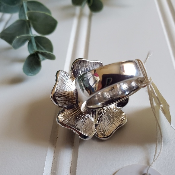 Ring - Picture 3 of 3